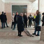 На контроле у партийцев капитальный ремонт школы в сосновском селе