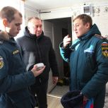 Единороссы рассказали многодетным жителям Нягани, как обезопасить жильё от возгораний