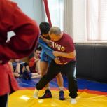В Иркутске «Молодая Гвардия» и городская Федерация самбо организовали совместную тренировку для детей участников СВО
