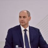 Денис Паслер поздравил уральских женщин с 8 Марта