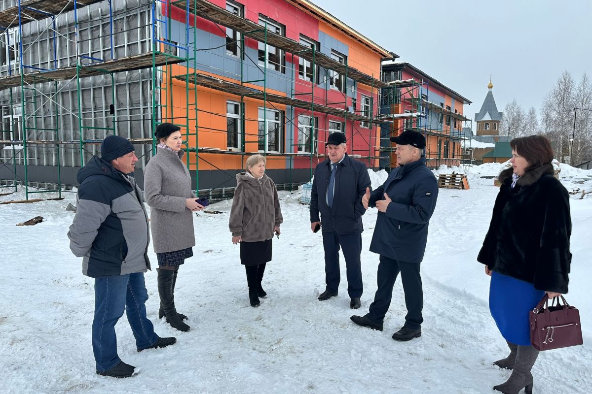 Единороссы провели партийный контроль социальных объектов в Александро-Невском округе