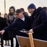 Партийный десант «Единой России» побывал на месте будущего строительства индивидуальных домов для работников социальной сферы в Заларинском округе
