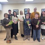 Весеннее настроение: На западе Москвы единороссы поздравлили женщин с Международным женским днём