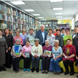 В Еткульской сельской библиотеке прошла презентация книг Владимира Садырина