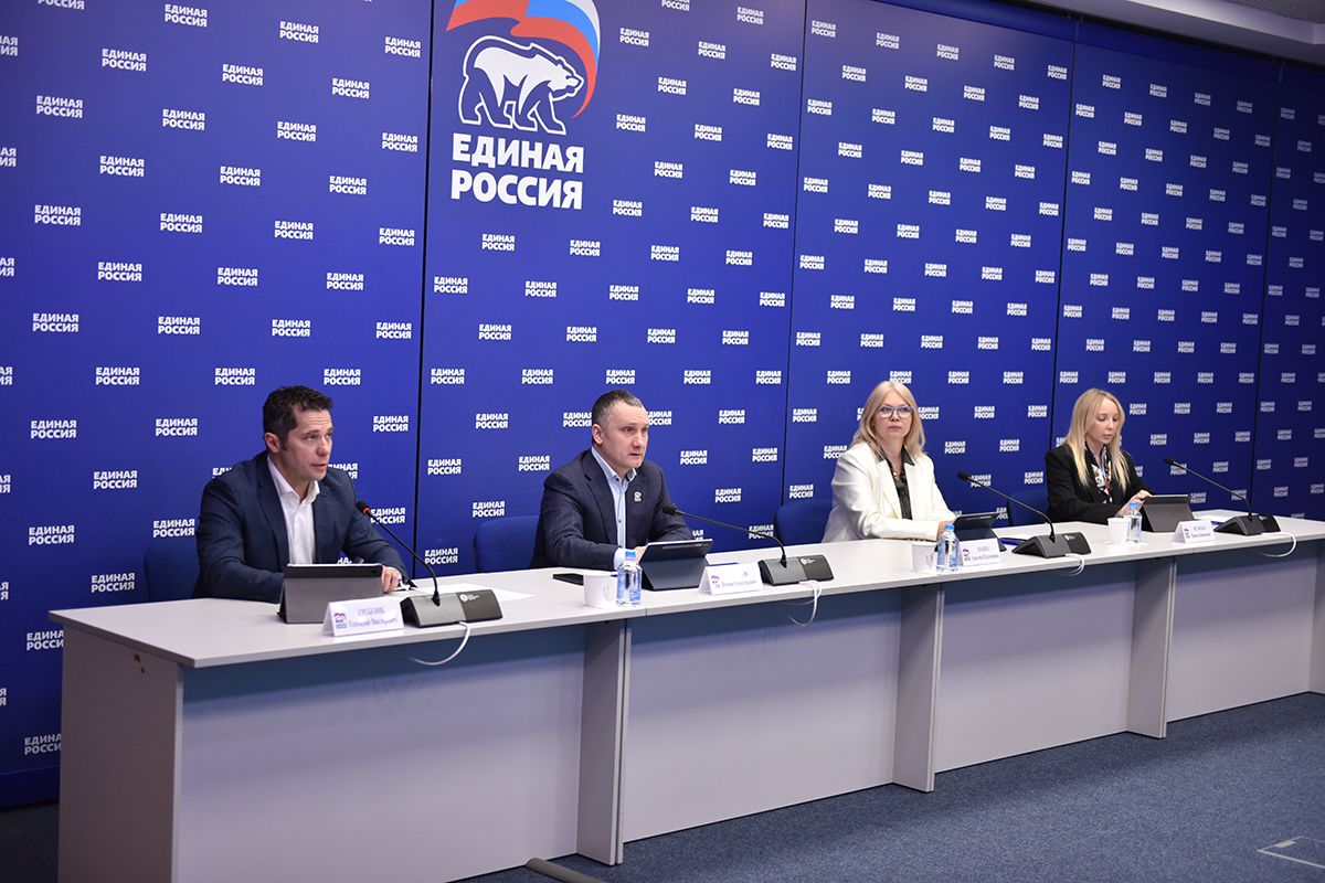 «Единая Россия» запустила цикл просветительских инициатив по поддержке семей в период подготовки школьников к ОГЭ и ЕГЭ