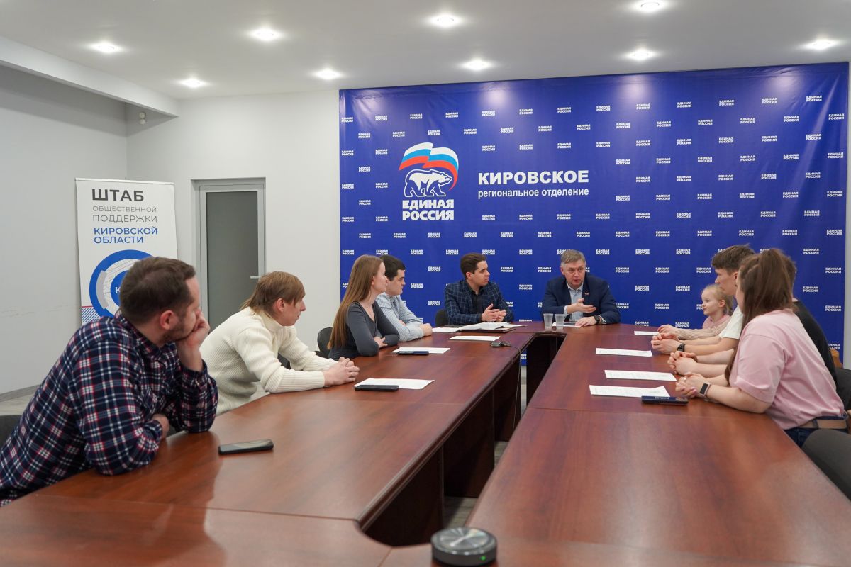 Роман Береснев провел встречу с активистами Ассоциации работающей молодежи