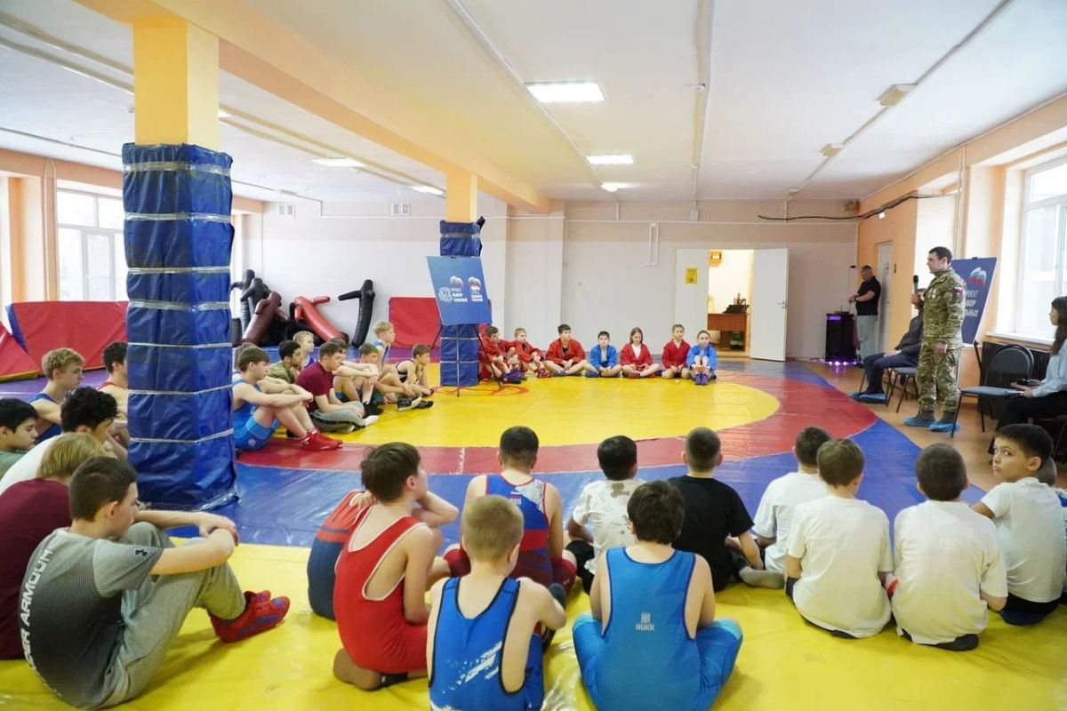 Урок мужества в Самаре: юные спортсмены встретились с участником СВО