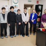 «Единая Россия» провела экскурсию и ярмарку вакансий для жителей ХМАО