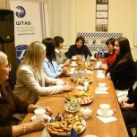 «Мягкая сила» женского лидерства: в Брянске обсудили роль женщин в НКО накануне 8 Марта