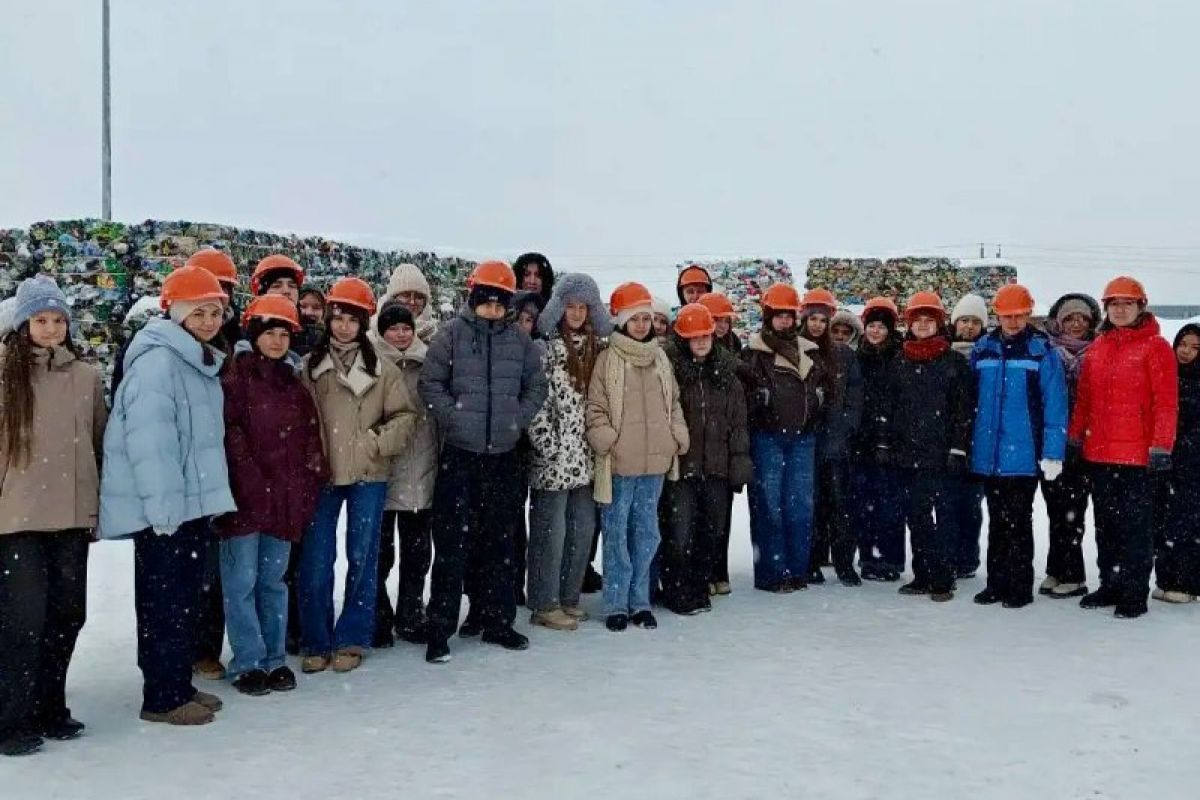 Чистая страна: Чебоксарским лицеистам показали работу нового мусоросортировочного комплекса