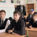 При содействии «Единой России» в школах Чеченской Республики продолжаются показы фильма «Первый на Олимпе»