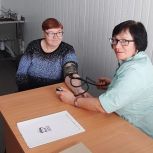 Партдесант проверил работу сельской врачебной амбулатории в Федоровском районе