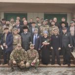 Депутат НС РД Мухтарпаша Умаханов встретился с участниками СВО Казбековского района