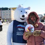 Единороссы и молодогвардейцы Чукотки поздравили жительниц окружной столицы с 8 марта