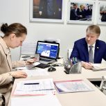 «Мне есть что рассказать и показать своим избирателям»: Александр Тетердинко подал документы для участия в предварительном голосовании «Единой России»