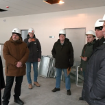 «Партийный десант» «Единой России» оценил ход строительства лицея 113 в Новосибирске