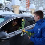 В преддверии 8 Марта активисты «Единой России» поздравили сотрудниц военного госпиталя и жительниц Нижнего Новгорода