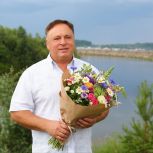Олег Валенчук: С Международным женским днем!