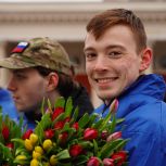 Активисты МГЕР поздравили москвичек с 8 Марта