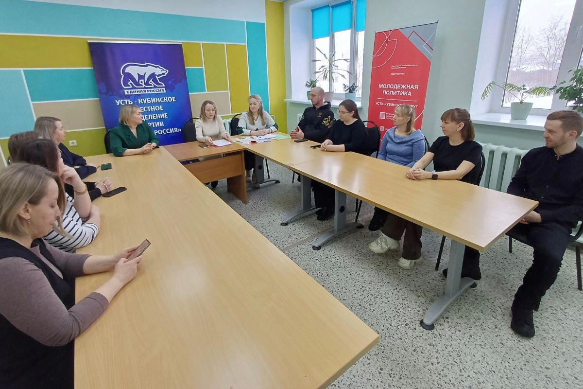 «Единая Россия» организовала встречу медиков с жителями в селе Устье