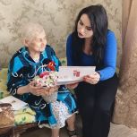 Котласские единороссы поздравили труженицу тыла Лидию Коваленко с 95-летним юбилеем