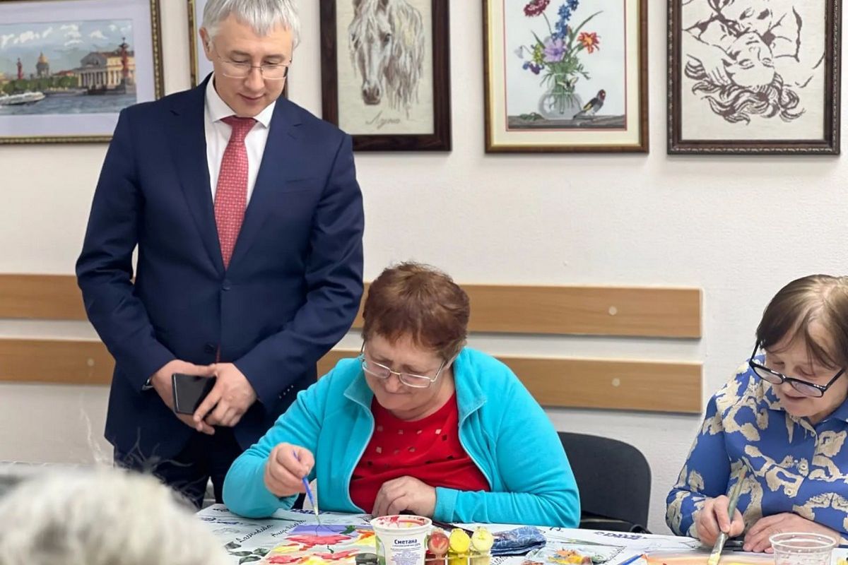 В рамках партпроекта «Старшее поколение» в Иркутске прошёл творческий мастер-класс по живописи гуашью