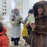 «Единая Россия» и воспитанники детского сада поздравили колымчанок с наступающим 8 Марта