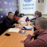 Вопросы семей бойцов и развитие Владивостока: Виктор Пинский работает с обращениями дальневосточников