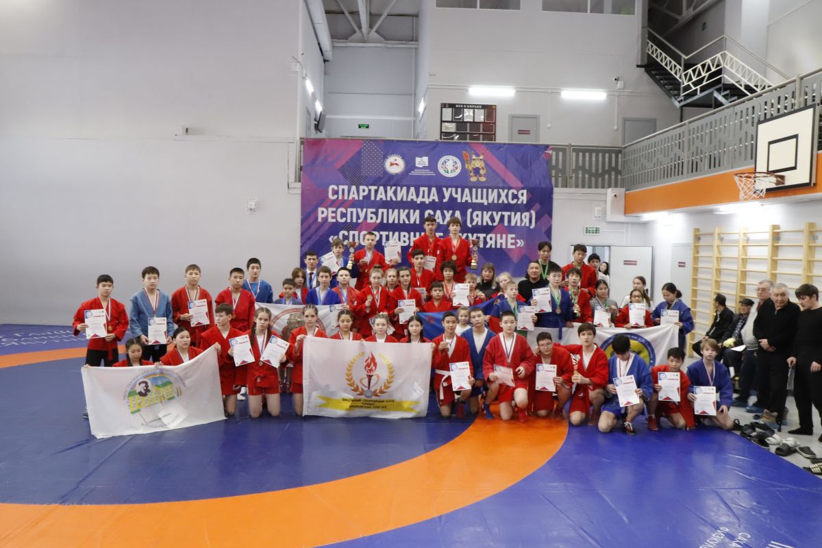 Определены лучшие школьные команды по самбо