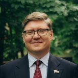 Андрей Исаев поздравил женщин Удмуртии с 8 марта