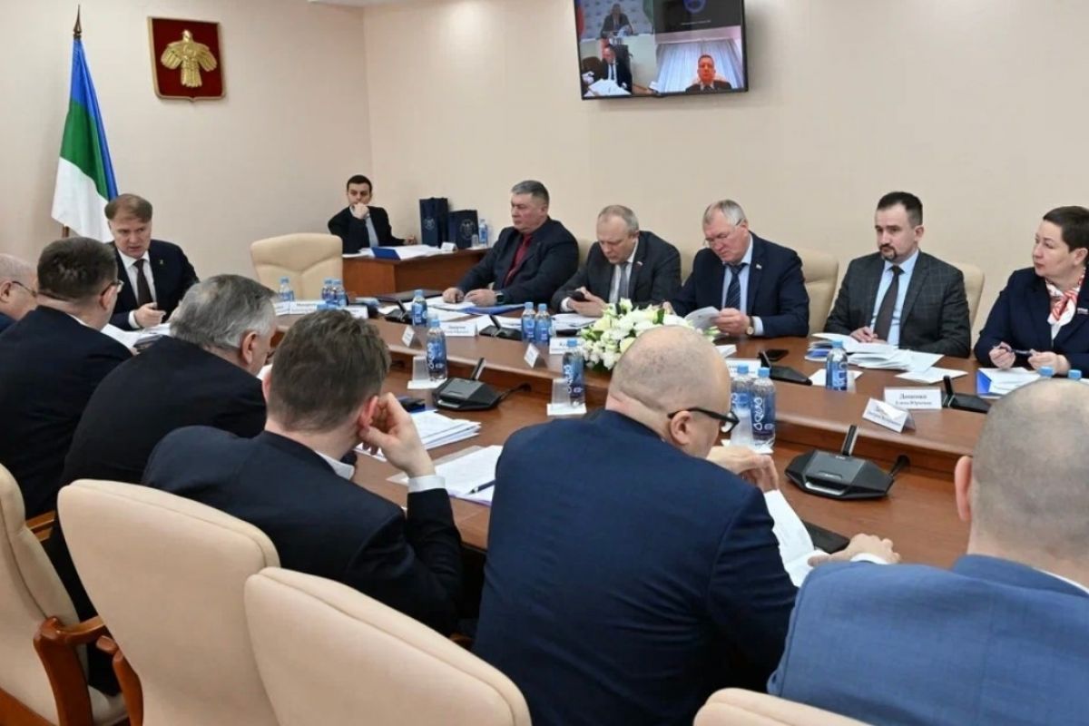 Парламентарии Северо-Запада обсудили защиту прав участников СВО, регулирование «наливаек» и сохранение памяти об арктических конвоях