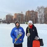 Активисты «Молодой Гвардии Единой России» поздравили девушек Удмуртии с 8 марта