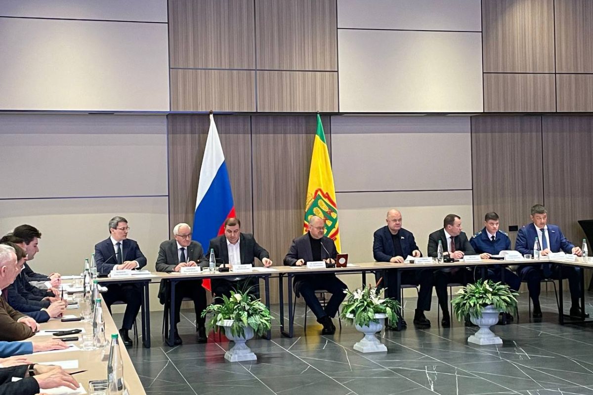 Губернатор Пензенской области, секретарь регионального отделения «Единой России» провел совместное заседание с ведущими предприятиями региона