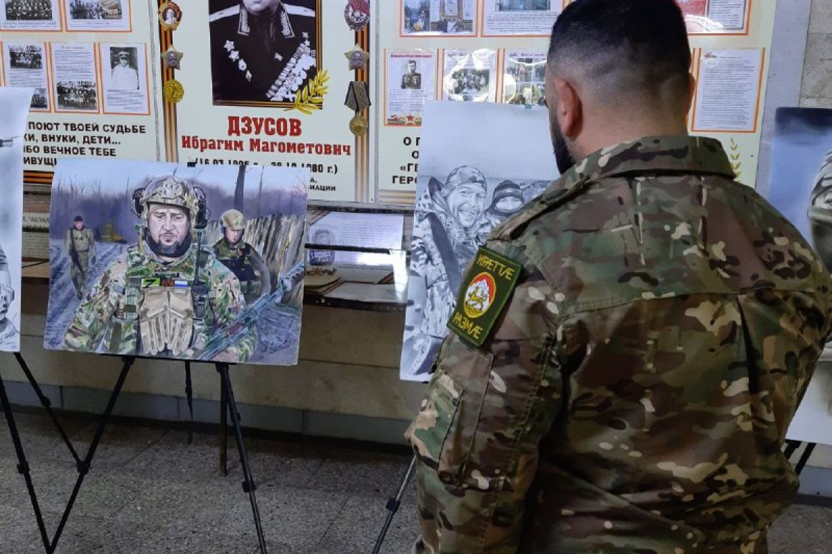 При содействии «Единой России» во Владикавказе открылась выставка «Герои Отечества»