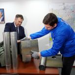 Блиндажные печи, тепловые пушки, бензоинструмент: «Единая Россия» отправила из Новосибирска новую партию груза на фронт
