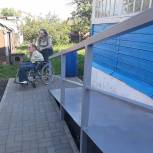 Партийный проект помог оборудовать пандус в доме инвалида-колясочника в Тамбове