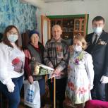 В Горномарийском районе активисты вручили ветеранам подарки