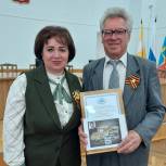 В Андроповском округе партийцы передали подарки ветернам