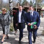 Валерий Скруг оценил благоустройство  двух скверов в Короче