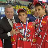 Николай Малов поздравил юных новочебоксарских хоккеистов с окончанием сезона
