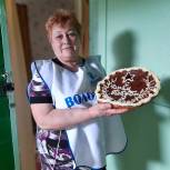 Торт для ветерана Великой Отечественной войны Наила Хафизова из Катав-Ивановска