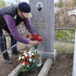 В Башкирии единороссы благоустраивают могилы участников Великой Отечественной войны