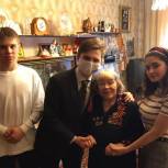 Московские молодогвардейцы оказывают адресную помощь ветеранам и детям войны