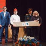Чеховские единороссы подарили юнармейцам тренажеры по сборке-разборке автомата Калашникова