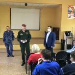 В рамках партпроекта «Новая школа» сотрудники Росгвардии провели для учеников школы №4 лекцию «Вместе против терроризма»