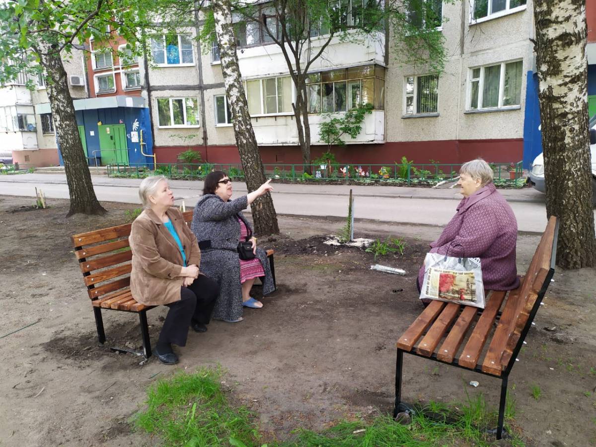 убрать скамейку от подъезда