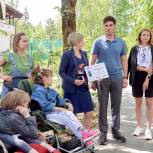 Истринские единороссы накануне Дня защиты детей привезли подарки в детский Елизаветинский хоспис