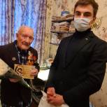 Молодогвардейцы поздравляют ветеранов, живущих в Центральном округе Курска