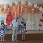 В Кузнецке депутаты-единороссы поздравили выпускников школ