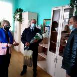 Старшее поколение: В Сосновоборском районе единороссы провели акцию "Подарки ветерану"